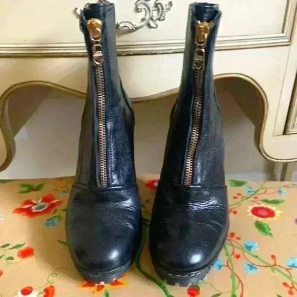 love moschino zipper ankle boots - Picture 1 of 5